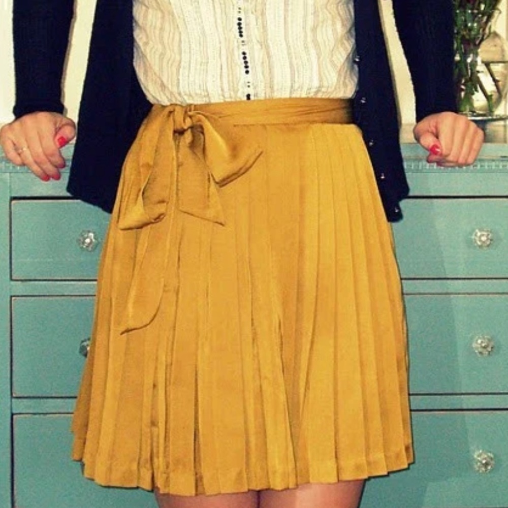 Gap pleated gold skirt